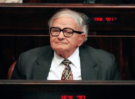 Rafi Eitan como ministro, en el parlamento israelí