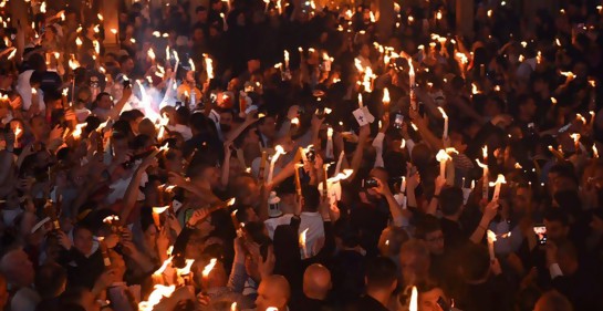 Cristianos ortodoxos en el Santo Sepulcro en la ceremonia del 