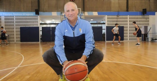 Edgardo Kogan, DT de Uruguay en basquetbol,  persiguiendo sueños