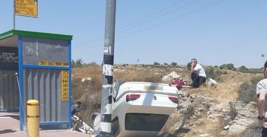 El coche usado para el ataque, dado vuelta