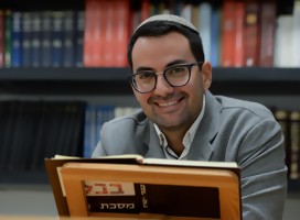 Rabino Uriel Romano presenta Mujeres del Talmud en Montevideo
