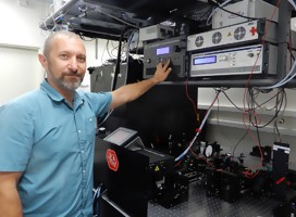 Profesor Pablo Blinder en su laboratorio