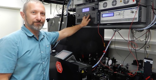 Profesor Pablo Blinder en su laboratorio