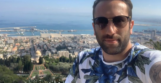 Con el periodista Pablo Fernández, resumiendo la huella que le dejó el viaje a Israel