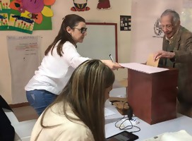 A los 98 años. votando en las reciente elecciones