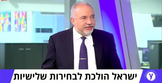 Liberman en el estudio tv de Ynet (captura de pantalla)