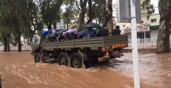 Tzahal  al rescate...de gente atascada por las lluvias