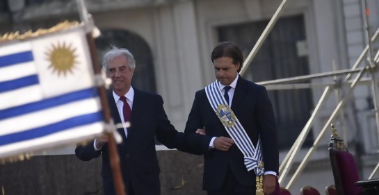 El Presidente saliente Tabaré Vázquez, del brazo de su sucesor Luis Lacalle Pou (Foto: Twitter)