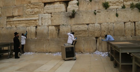 Limpiaron las piedras del Kotel