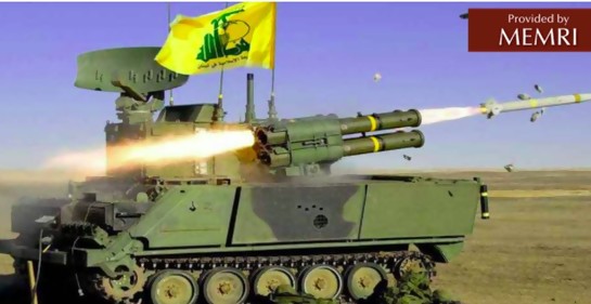 Tanque con bandera Hezbola disparando
