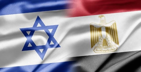 Las banderas de Israel y Egipto