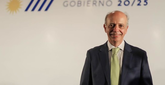 El Ministro de Defensa Dr Javier García saluda a Semanario Hebreo