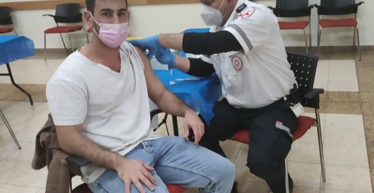 Desde hoy, se vacuna en Israel desde los 16 años