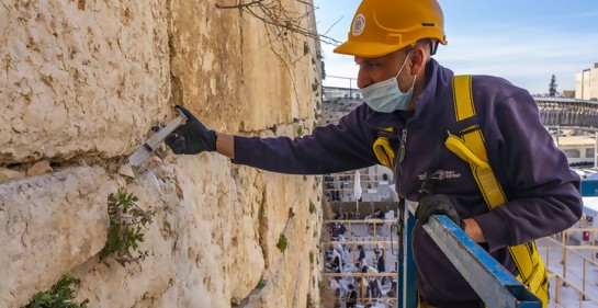 Vacunando al Muro de los Lamentos