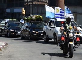 En imágenes, el adiós a Andrés Abt por las calles de Montevideo