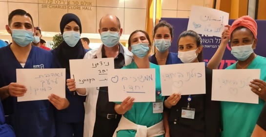 Médicos y enfermeras judíos y árabes recalcan desde los hospitales de Israel: sí a la convivencia en paz