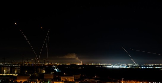  Israel está bajo fuego y lo que hace es defenderse