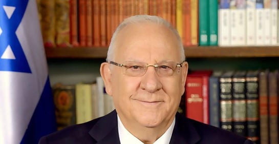 https://commons.wikimedia.org/wiki/File:Reuven_Rivlin_as_the_president_of_Israel.jpg#/media/Archivo:Reuven_Rivlin_as_the_president_of_Israel.jpg