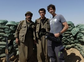 Itay con combatientes kurdos