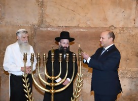 Historia, diversión y mucha luz al comenzar la fiesta judía de Janucá