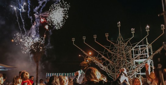 Volvió la noche más divertida: el encendido de la Menorá pública de Jabad
