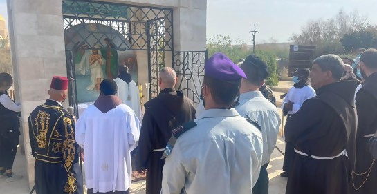 Singular ceremonia Franciscana se lleva a cabo bajo protección israelí, donde antes había un campo minado