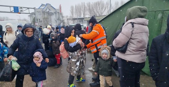 Paramédicos de organización de rescate israelí atienden a refugiados ucranianos en Moldavia