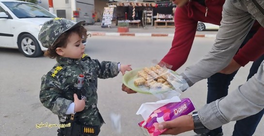 En Gaza repartieron dulces para festejar el cuádruple asesinato en Beer Sheba