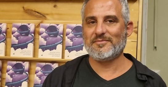  Con Uriel Kon,  dueño de la editorial  que acaba de publicar un nuevo libro uruguayo en hebreo