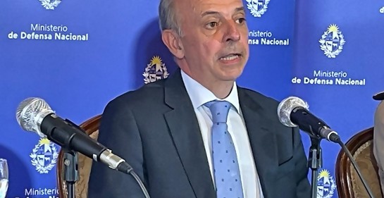 A fondo, con el Ministro de Defensa Nacional Dr. Javier García