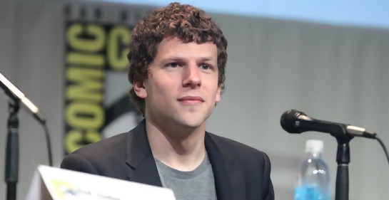 Jesse Eisenberg dirigirá, escribirá y protagonizará una película sobre su familia y la historia del Holocausto en Polonia