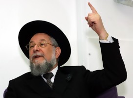 Con el ex Rabino Jefe de Israel, Israel Meir Lau, conversando sobre Iom Kipur y… sus encuentros con Presidentes de Uruguay