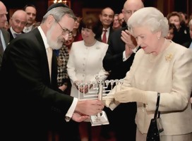 La emotiva impuntualidad de la Reina Isabel cuando se reunió con sobrevivientes de la Shoá