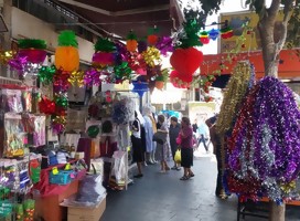 Adornos para la Suca, en Jerusalem (Foto: Ariel Jerozolimski)
