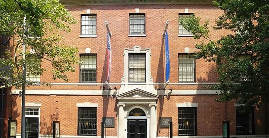  Yeshiva University  Museum exhibirá una menorá dibujada a mano del manuscrito de Maimónides