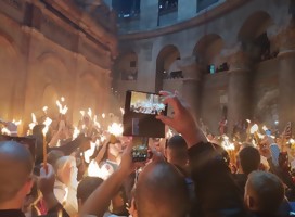 Se llevó a cabo la ceremonia del fuego sagrado en el Santo Sepulcro