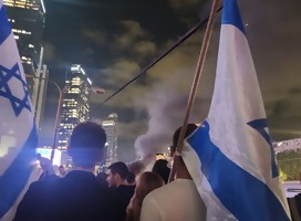 Multitudes de israelíes manifiestan tras fuertes revelaciones de alto oficial de la Policía