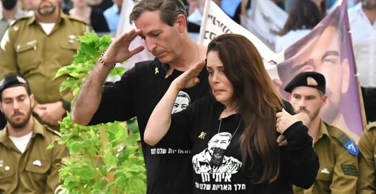 En el funeral de su hijo muerto, prometió perseguir  a los responsables del 7 de octubre