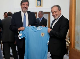 ¿Quién decidió honrar al canciller de Irán con la Celeste? Bochorno para la Celeste...y no por el fútbol