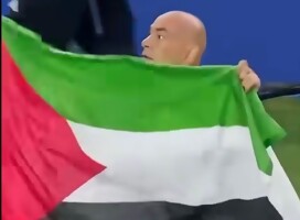 El DT del seleccionado nacional de Egipto con la bandera palestina Egipto y los palestinos: la verdad, muy distinta de la bandera del DT