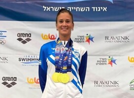 Con la nadadora Tamar Klecki, uruguaya israelí, medallista en las Macabeadas Con la nadadora Tamar Klecki, uruguaya israelí, medallista en las Macabeadas