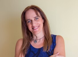 Gabriela Mayer: Construir un mundo en pocas páginas