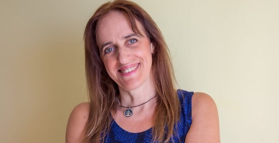 Gabriela Mayer: Construir un mundo en pocas páginas
