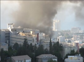 Misiles impactan en Haifa, el último día de la guerra (Wikimedia commons) A 20 años de la Segunda Guerra del Líbano: Lecciones para Israel y Hezbolá