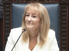 Vicepresidenta Ing.Carolina Cosse, en una imagen de la primera sesión en la que presidió el Senado (Foto. Parlamento) La increíble postura de la Vicepresidenta Cosse sobre la polémica de turno