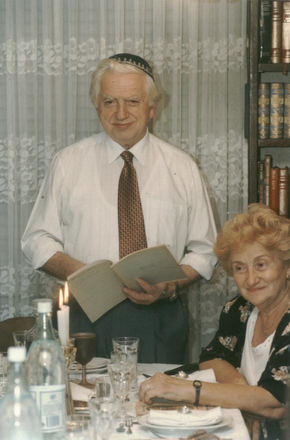 Mi papá (z"l) José Jerozolimski, junto a mamá, hasta los 120, en un kabalat Shabat en nuestro departamento de Pereira y Chucarro en Montevideo Mi papá (z"l) José Jerozolimski, junto a mamá, hasta los 120, en un kabalat Shabat en nuestro departamento de Pereira y Chucarro en Montevideo